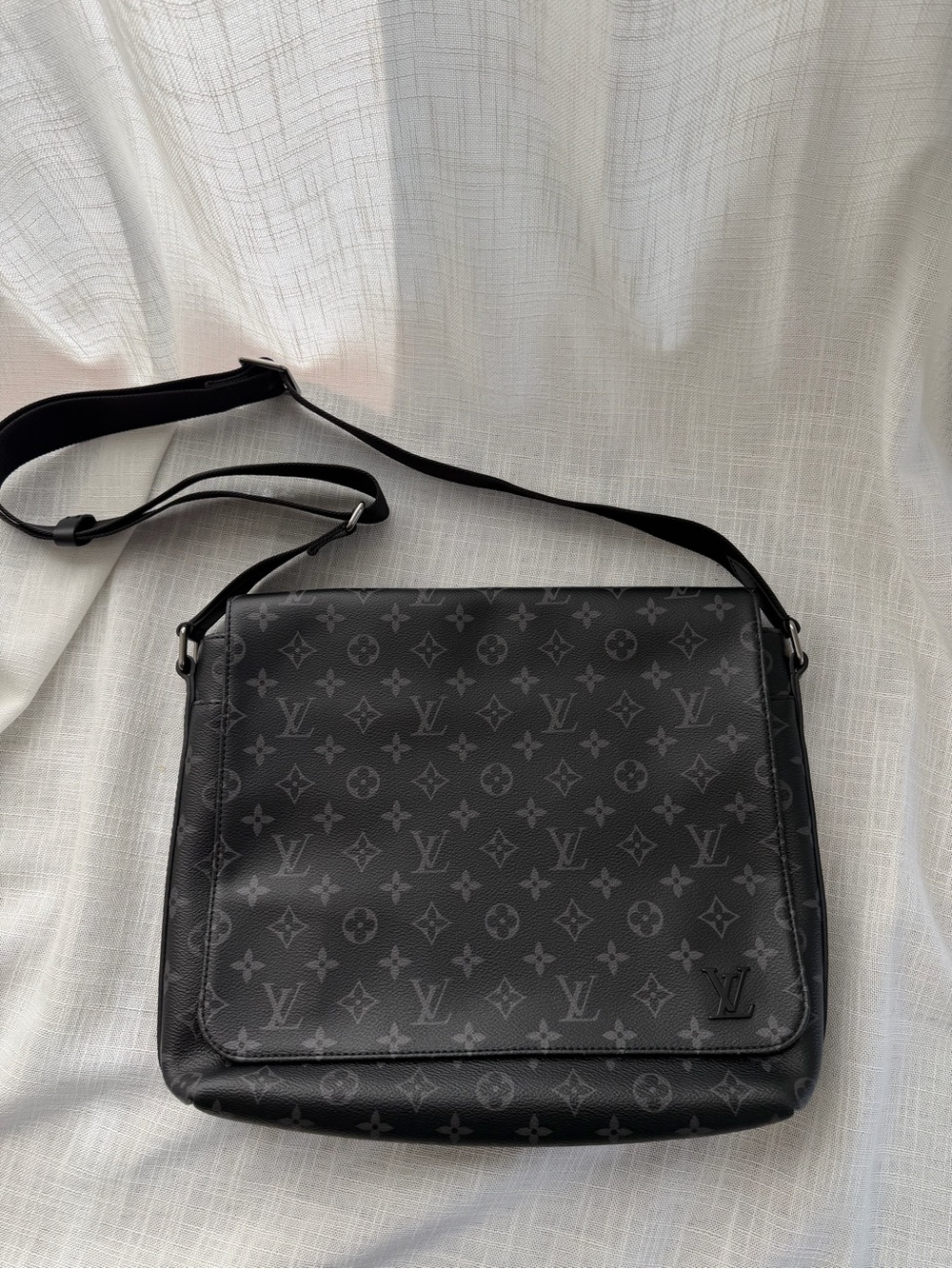 Louis Vuitton District Messenger Bag PM